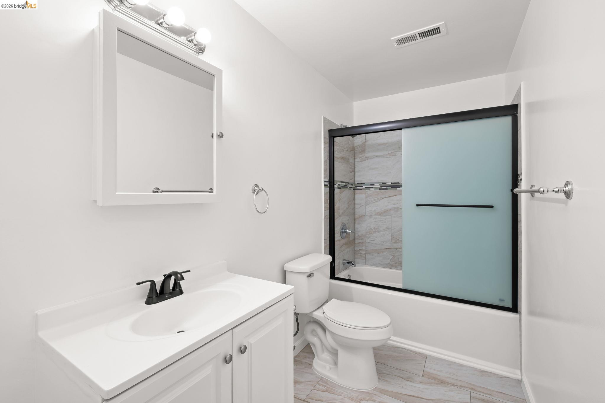 Detail Gallery Image 13 of 26 For 172 William Way, Pittsburg,  CA 94565 - 4 Beds | 2 Baths