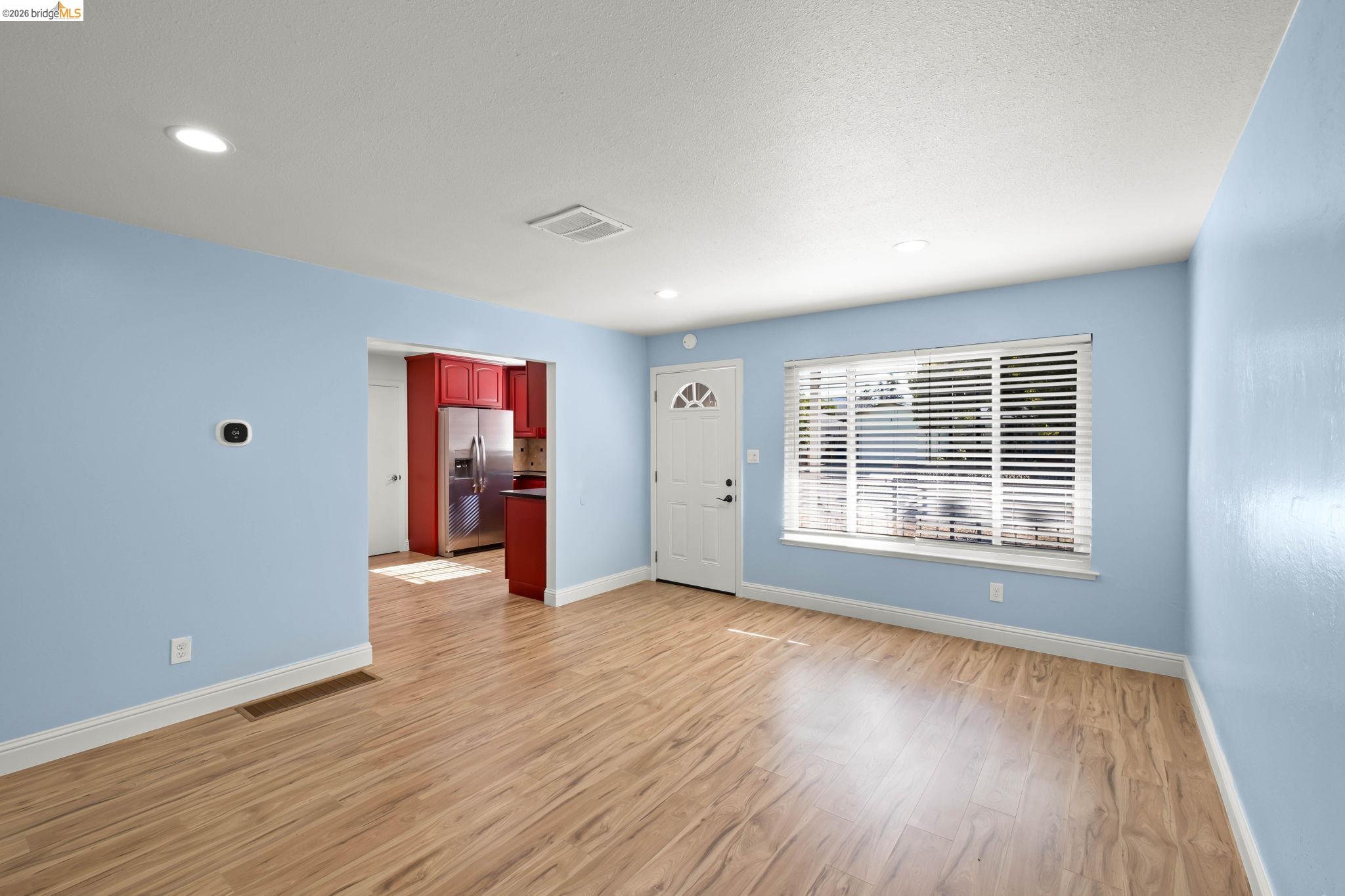 Detail Gallery Image 5 of 26 For 172 William Way, Pittsburg,  CA 94565 - 4 Beds | 2 Baths