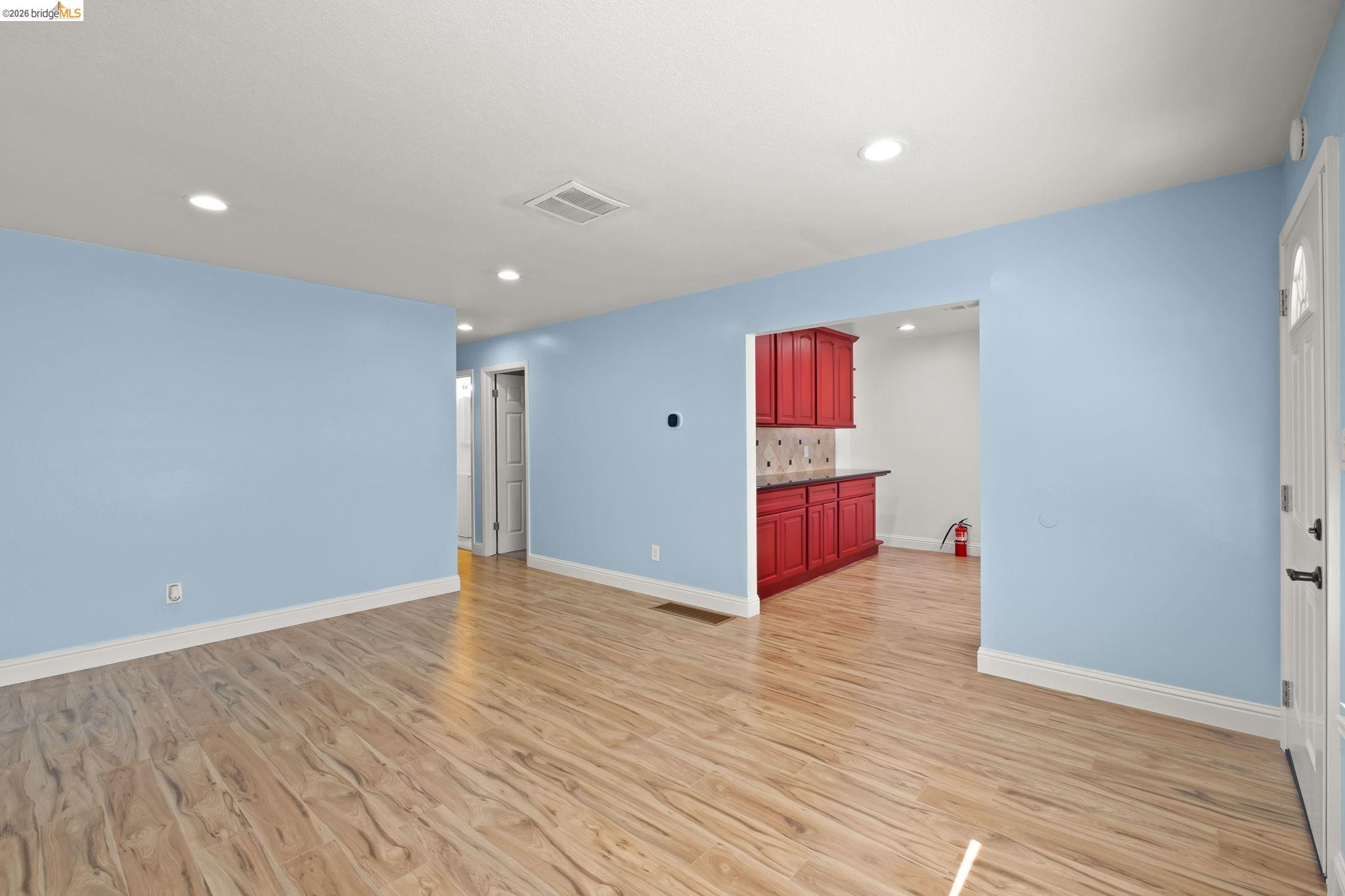 Detail Gallery Image 7 of 26 For 172 William Way, Pittsburg,  CA 94565 - 4 Beds | 2 Baths