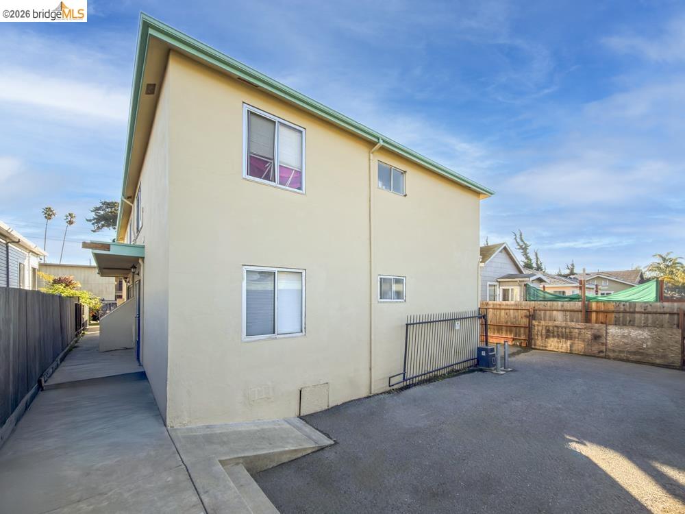 Detail Gallery Image 4 of 13 For 143 19th, Richmond,  CA 94801-3656 - – Beds | – Baths