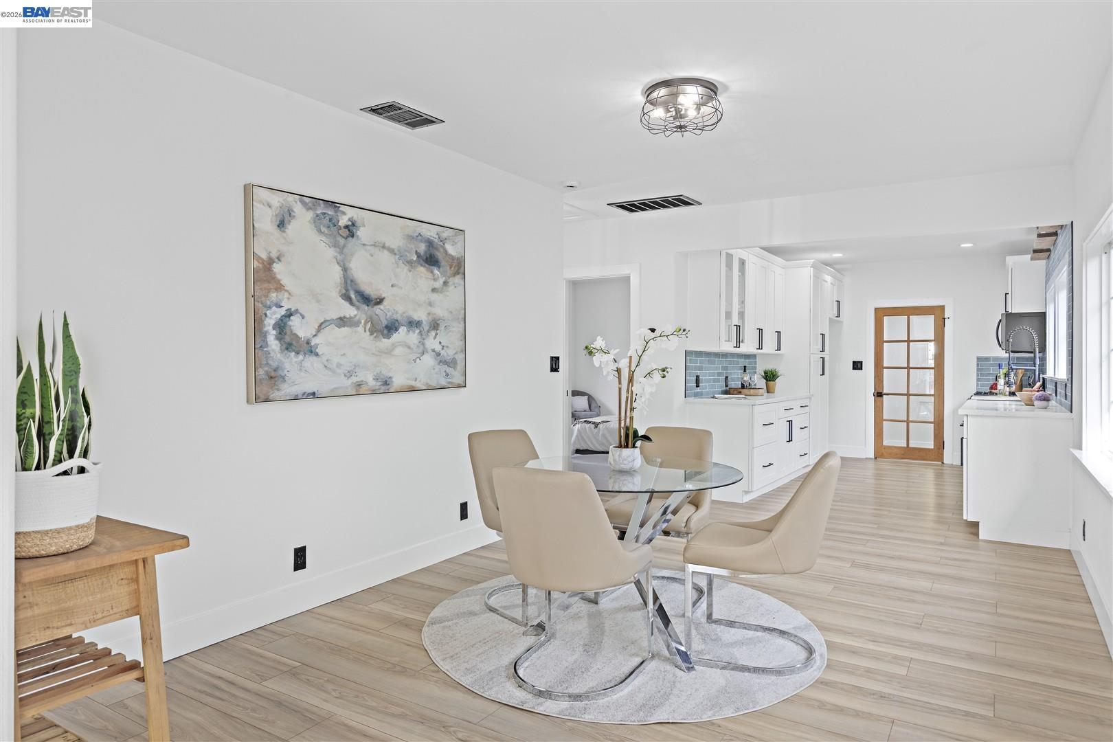 Detail Gallery Image 11 of 52 For 968 62nd St, Oakland,  CA 94608 - 2 Beds | 1/1 Baths