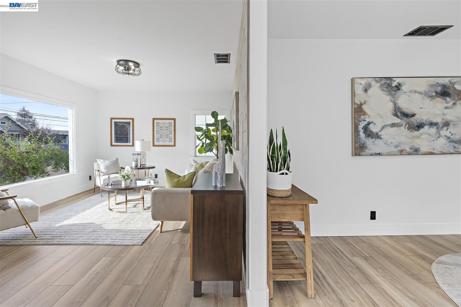 Detail Gallery Image 12 of 52 For 968 62nd St, Oakland,  CA 94608 - 2 Beds | 1/1 Baths