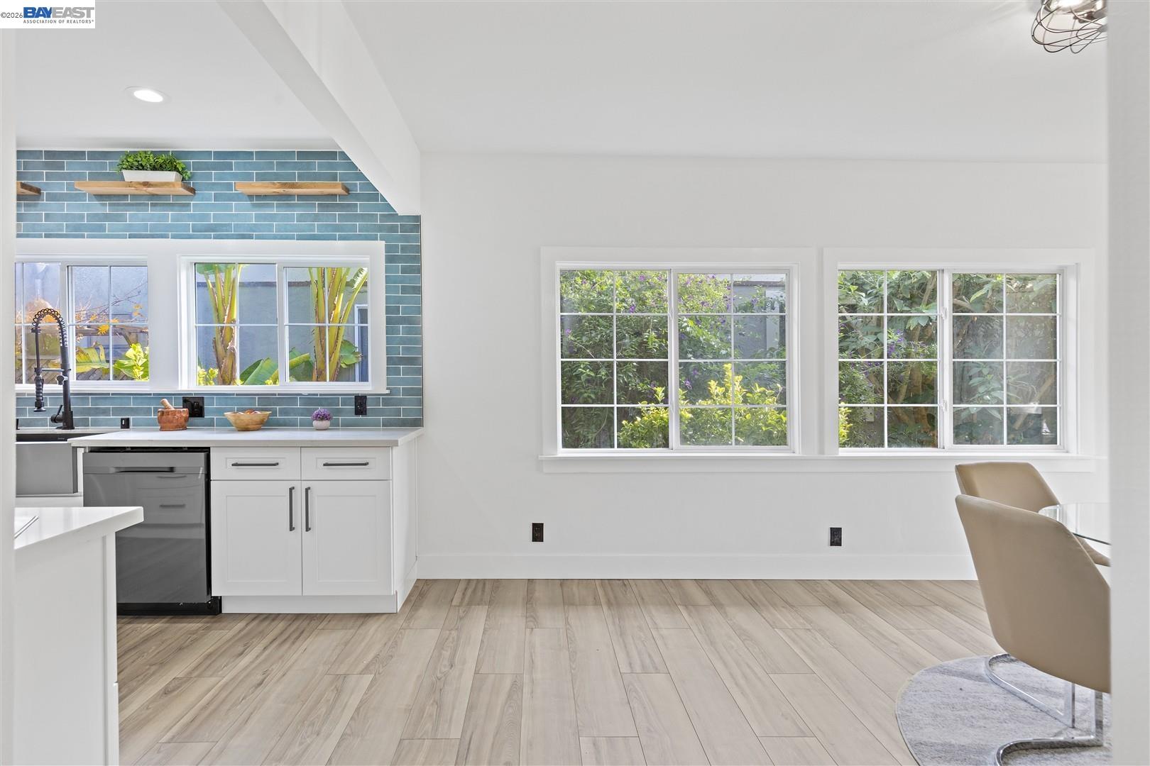 Detail Gallery Image 15 of 52 For 968 62nd St, Oakland,  CA 94608 - 2 Beds | 1/1 Baths