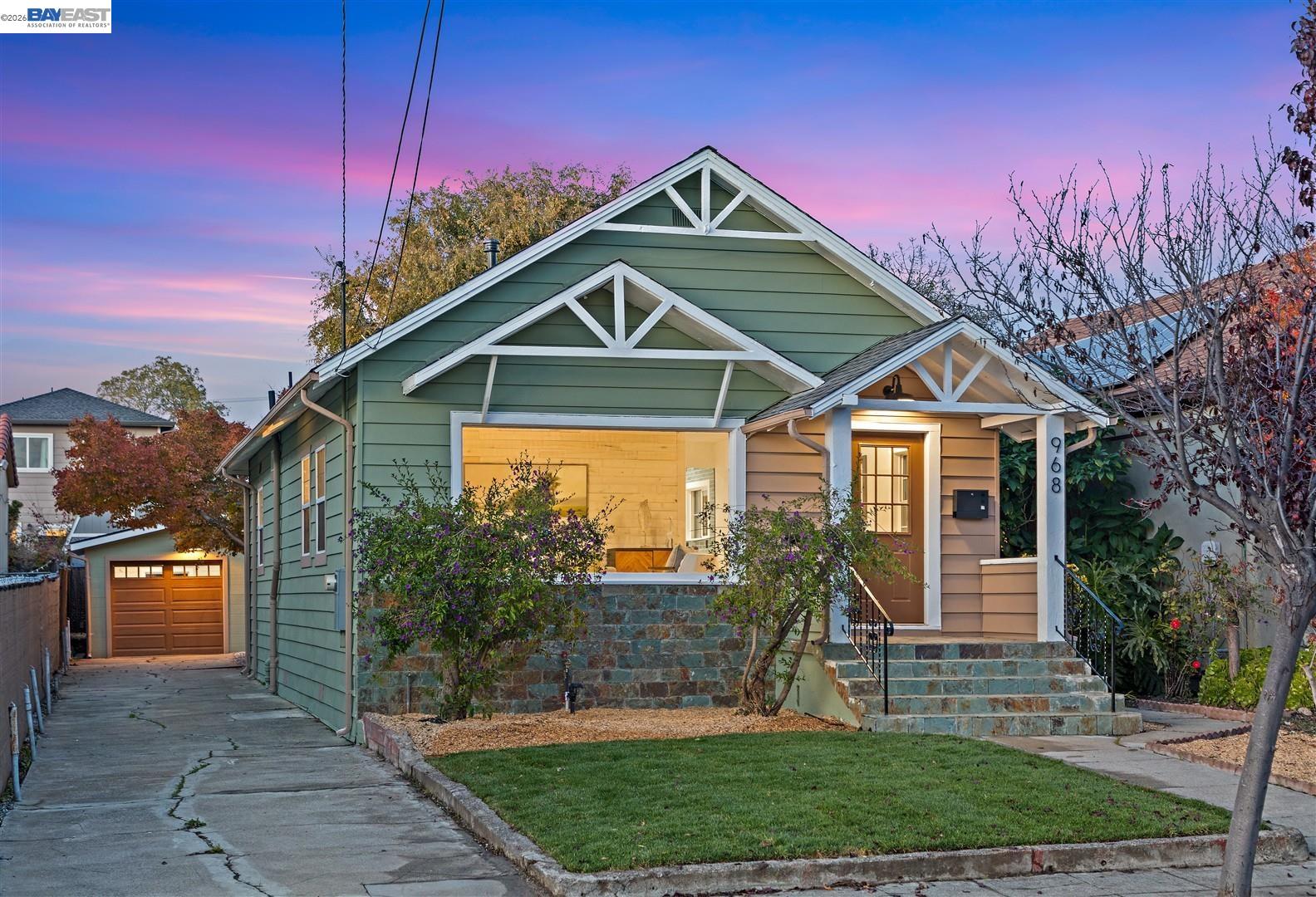 Detail Gallery Image 3 of 52 For 968 62nd St, Oakland,  CA 94608 - 2 Beds | 1/1 Baths