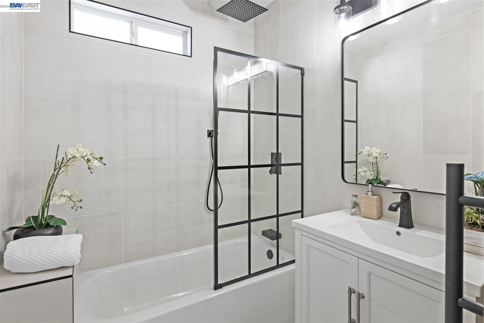 Detail Gallery Image 22 of 52 For 968 62nd St, Oakland,  CA 94608 - 2 Beds | 1/1 Baths