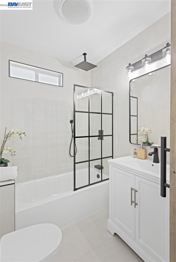 Detail Gallery Image 23 of 52 For 968 62nd St, Oakland,  CA 94608 - 2 Beds | 1/1 Baths