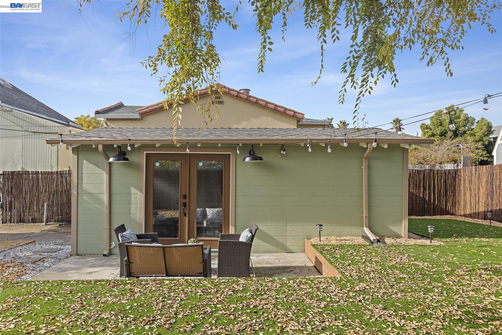 Detail Gallery Image 29 of 52 For 968 62nd St, Oakland,  CA 94608 - 2 Beds | 1/1 Baths