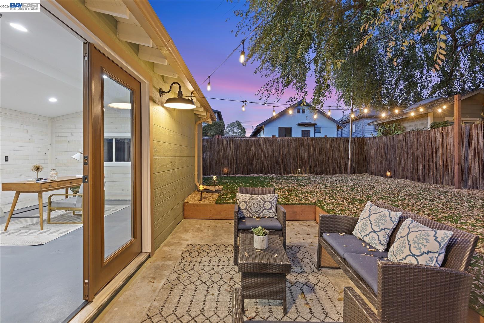 Detail Gallery Image 31 of 52 For 968 62nd St, Oakland,  CA 94608 - 2 Beds | 1/1 Baths