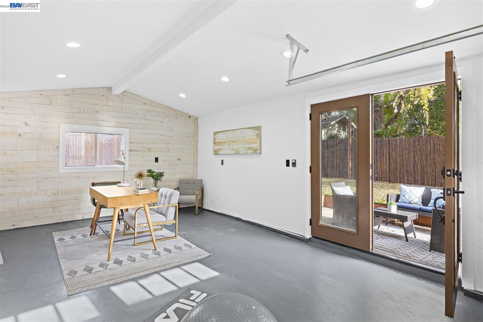 Detail Gallery Image 32 of 52 For 968 62nd St, Oakland,  CA 94608 - 2 Beds | 1/1 Baths