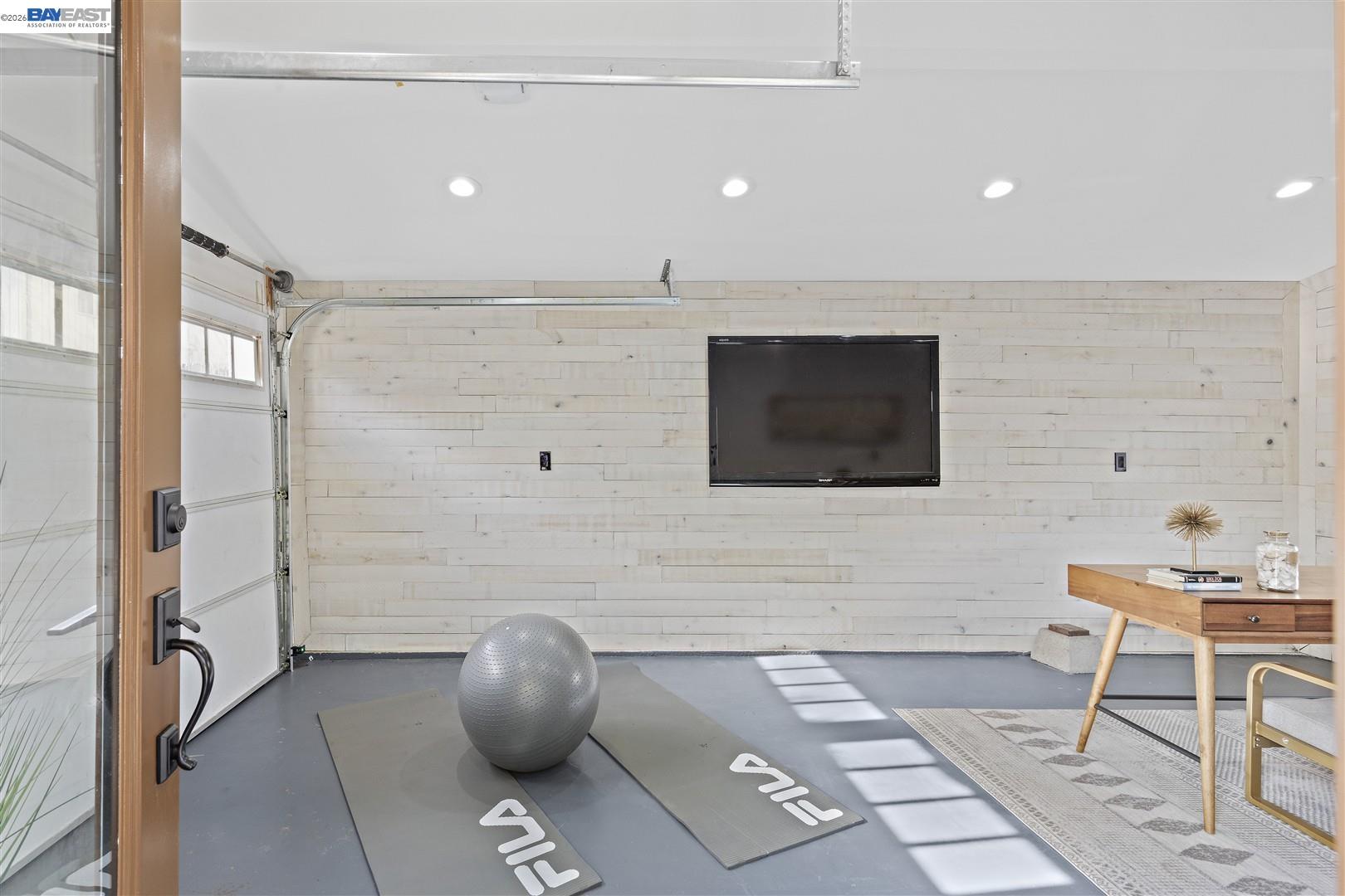 Detail Gallery Image 33 of 52 For 968 62nd St, Oakland,  CA 94608 - 2 Beds | 1/1 Baths