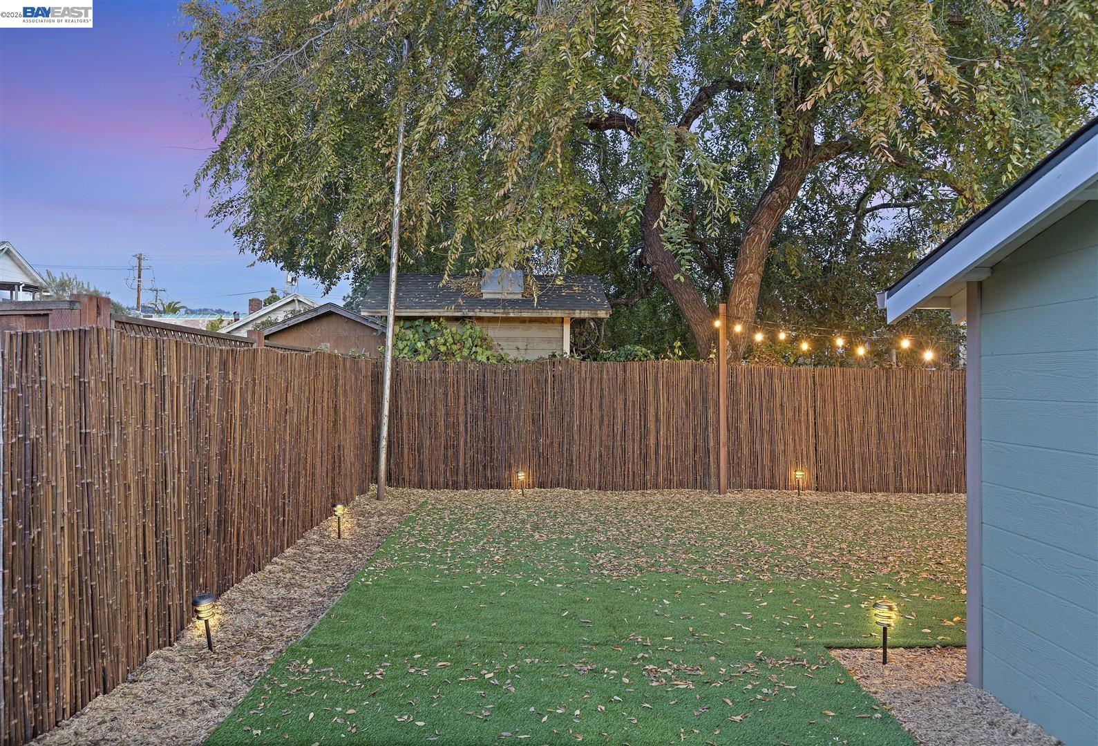 Detail Gallery Image 37 of 52 For 968 62nd St, Oakland,  CA 94608 - 2 Beds | 1/1 Baths