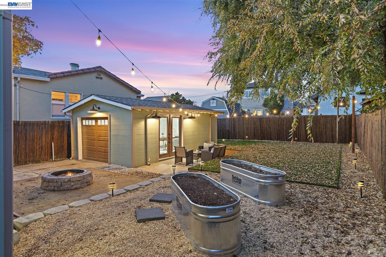 Detail Gallery Image 39 of 52 For 968 62nd St, Oakland,  CA 94608 - 2 Beds | 1/1 Baths