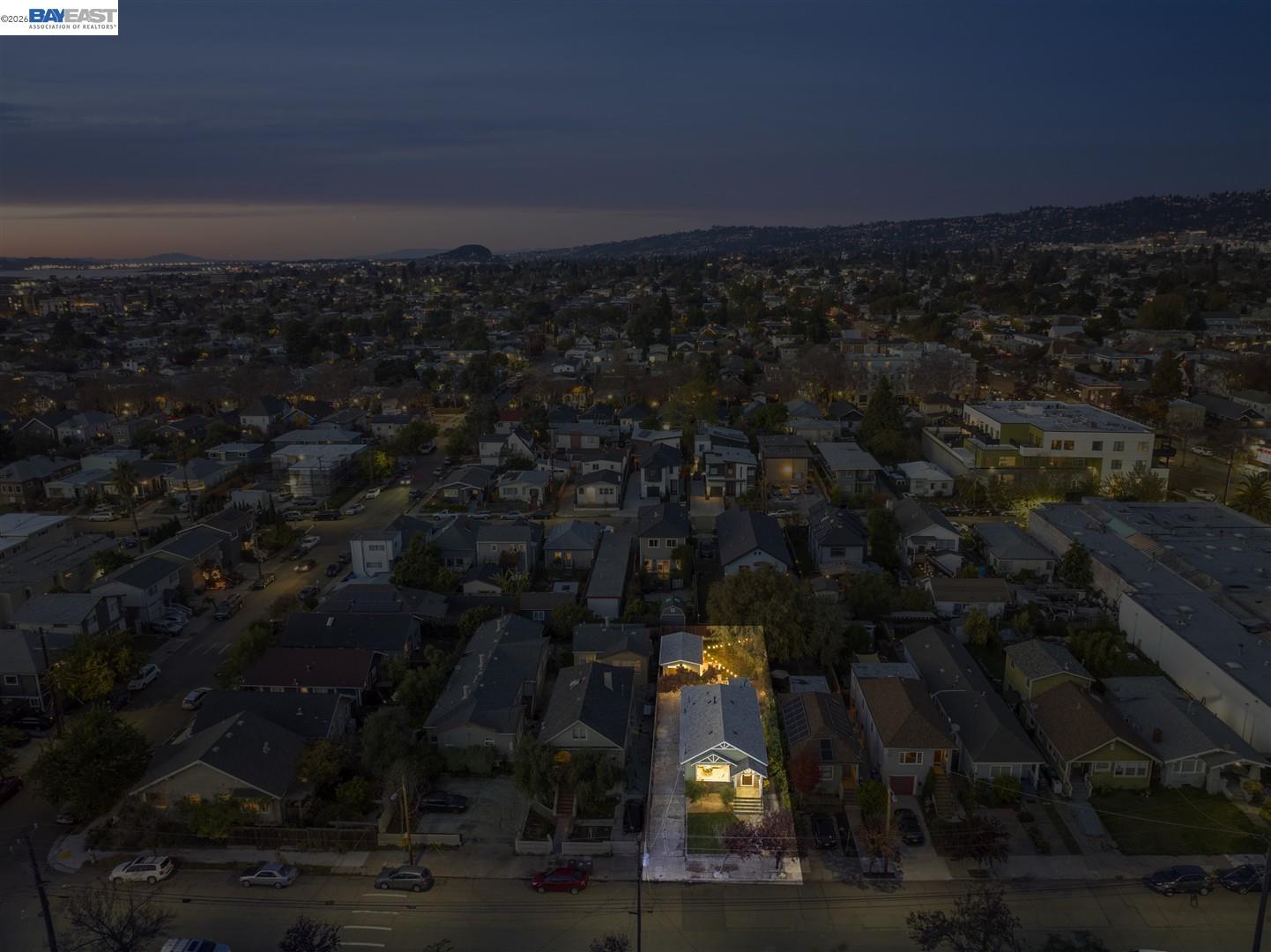 Detail Gallery Image 6 of 52 For 968 62nd St, Oakland,  CA 94608 - 2 Beds | 1/1 Baths