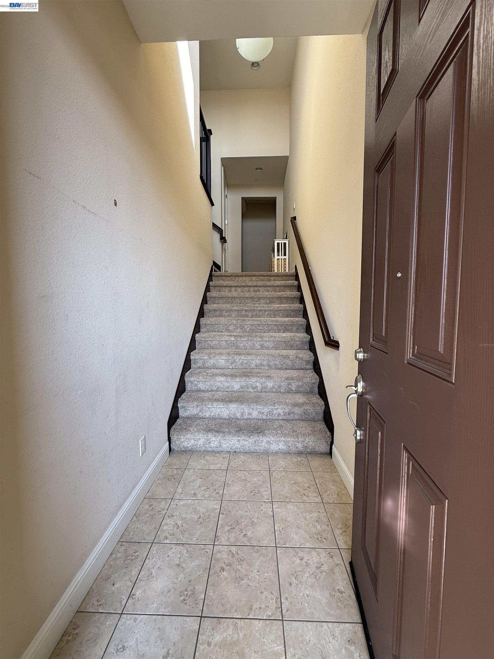 Detail Gallery Image 3 of 34 For 6492 Bayview Dr, Oakland,  CA 94605 - 4 Beds | 3 Baths