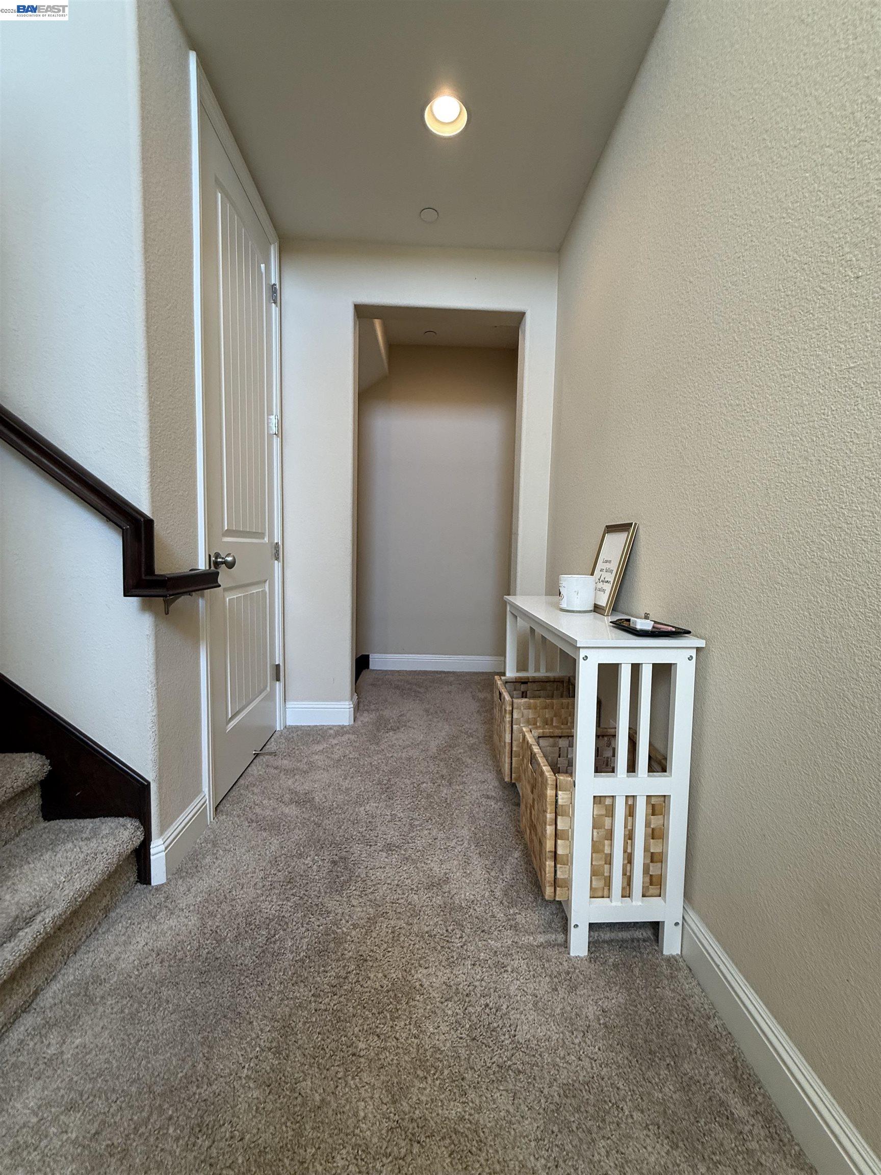 Detail Gallery Image 4 of 34 For 6492 Bayview Dr, Oakland,  CA 94605 - 4 Beds | 3 Baths