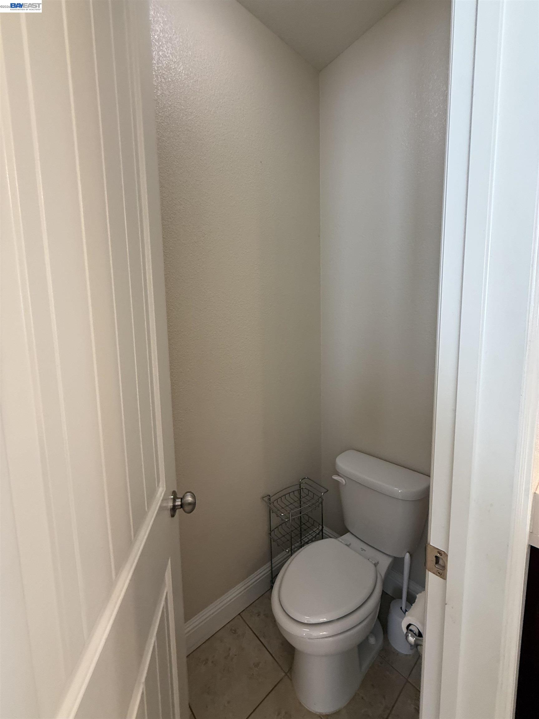 Detail Gallery Image 25 of 34 For 6492 Bayview Dr, Oakland,  CA 94605 - 4 Beds | 3 Baths