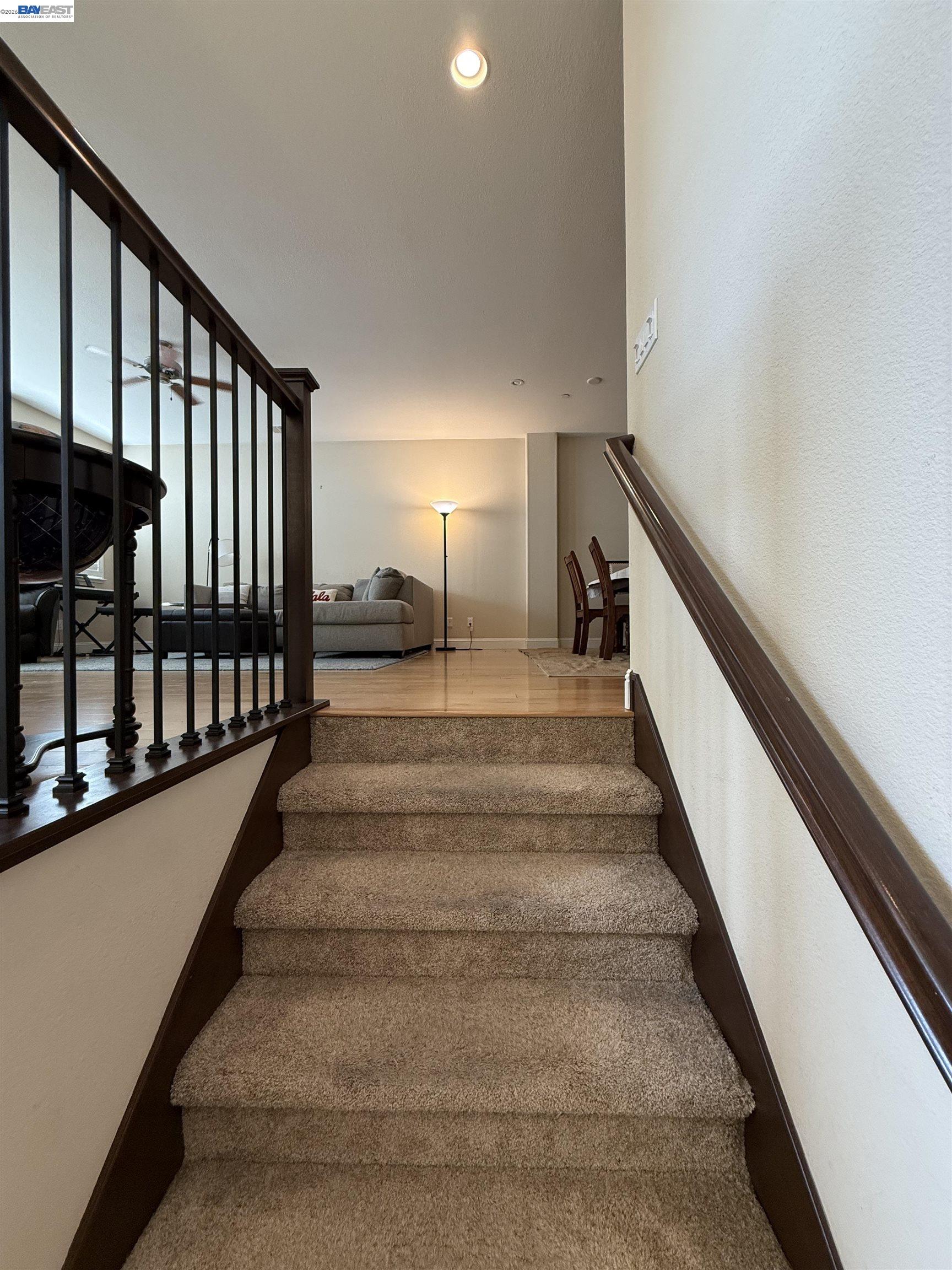 Detail Gallery Image 5 of 34 For 6492 Bayview Dr, Oakland,  CA 94605 - 4 Beds | 3 Baths