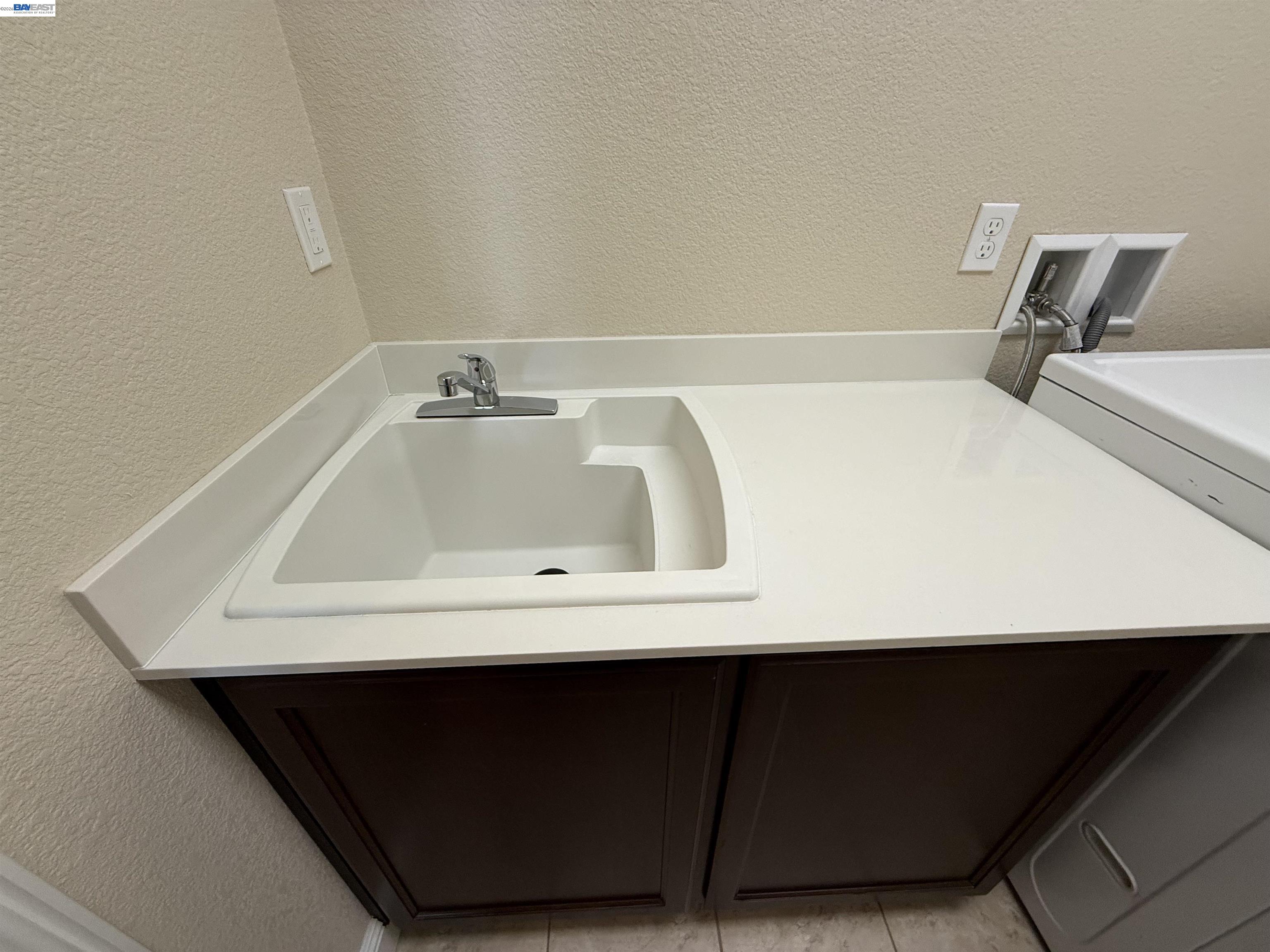 Detail Gallery Image 29 of 34 For 6492 Bayview Dr, Oakland,  CA 94605 - 4 Beds | 3 Baths