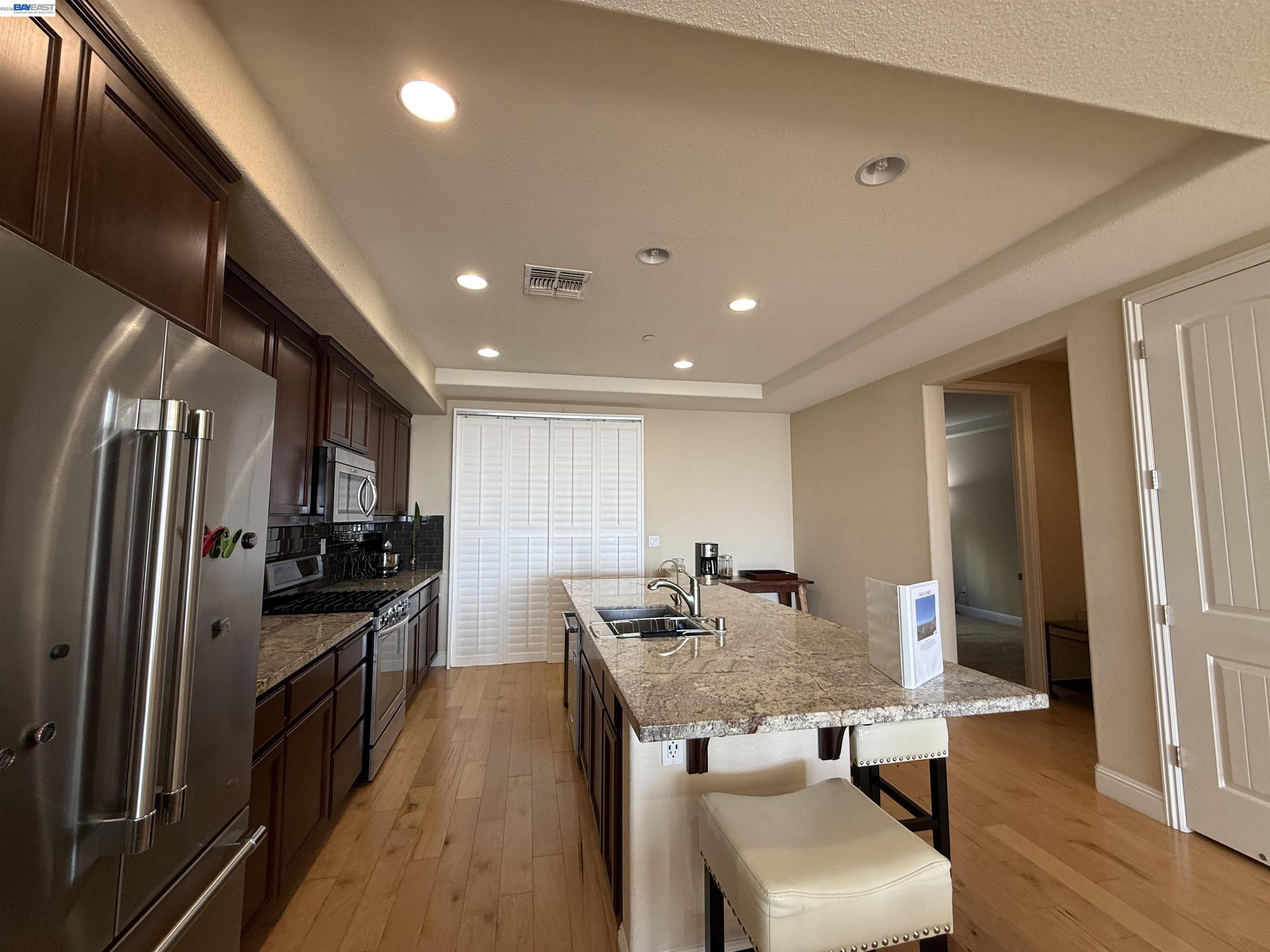 Detail Gallery Image 7 of 34 For 6492 Bayview Dr, Oakland,  CA 94605 - 4 Beds | 3 Baths