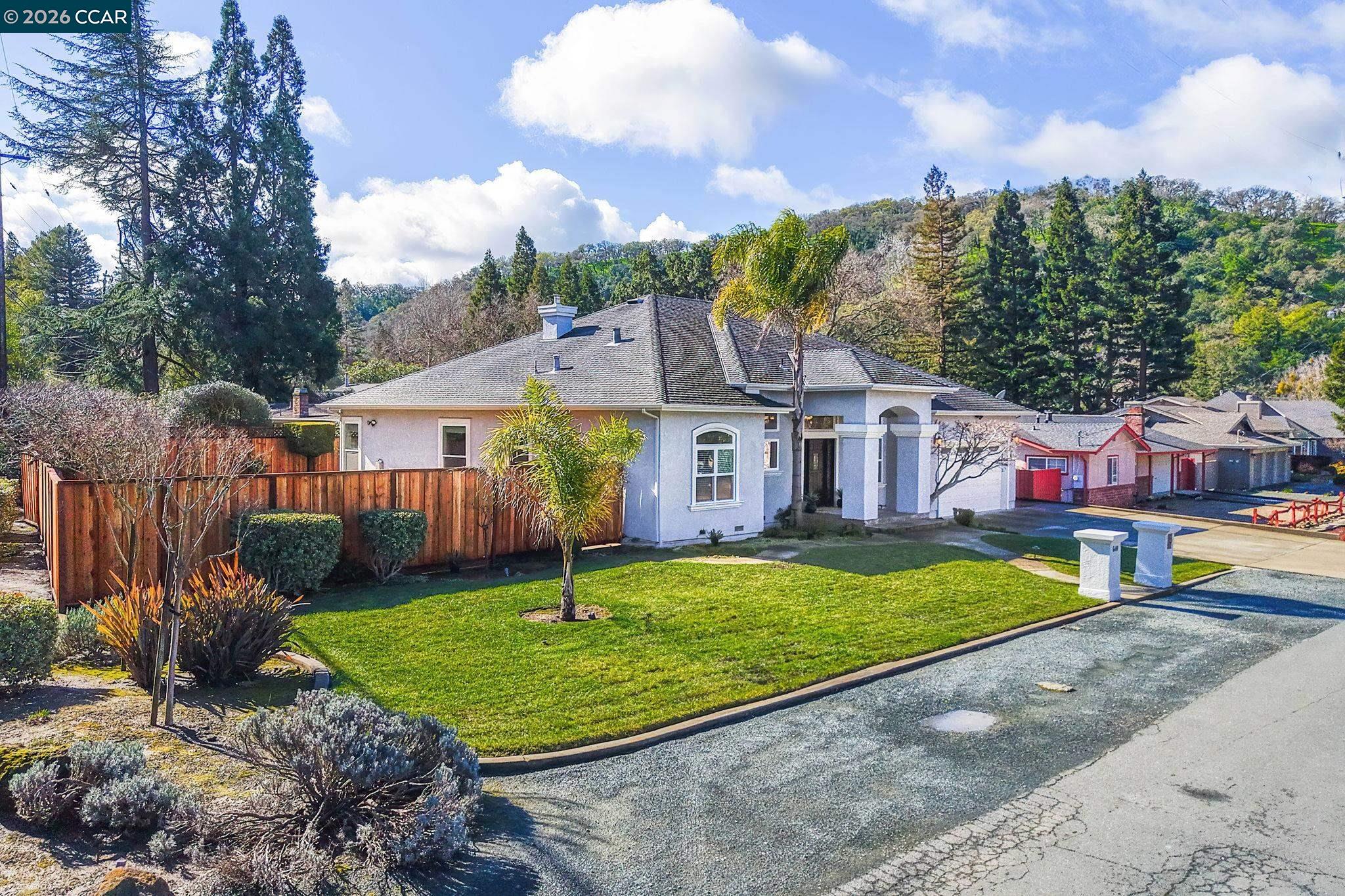 Detail Gallery Image 2 of 40 For 640 Brackman Lane, Martinez,  CA 94553-4416 - 4 Beds | 3 Baths