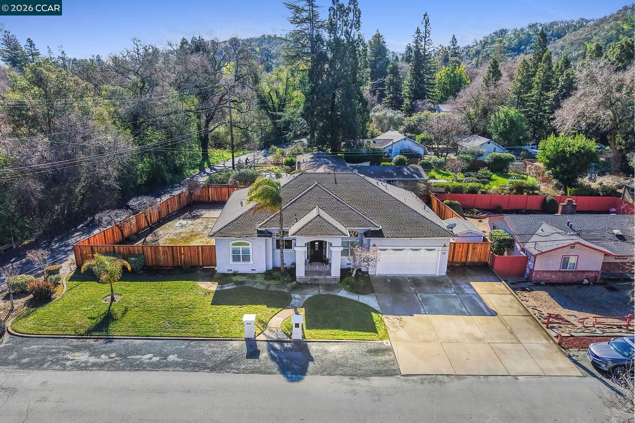 Detail Gallery Image 3 of 40 For 640 Brackman Lane, Martinez,  CA 94553-4416 - 4 Beds | 3 Baths