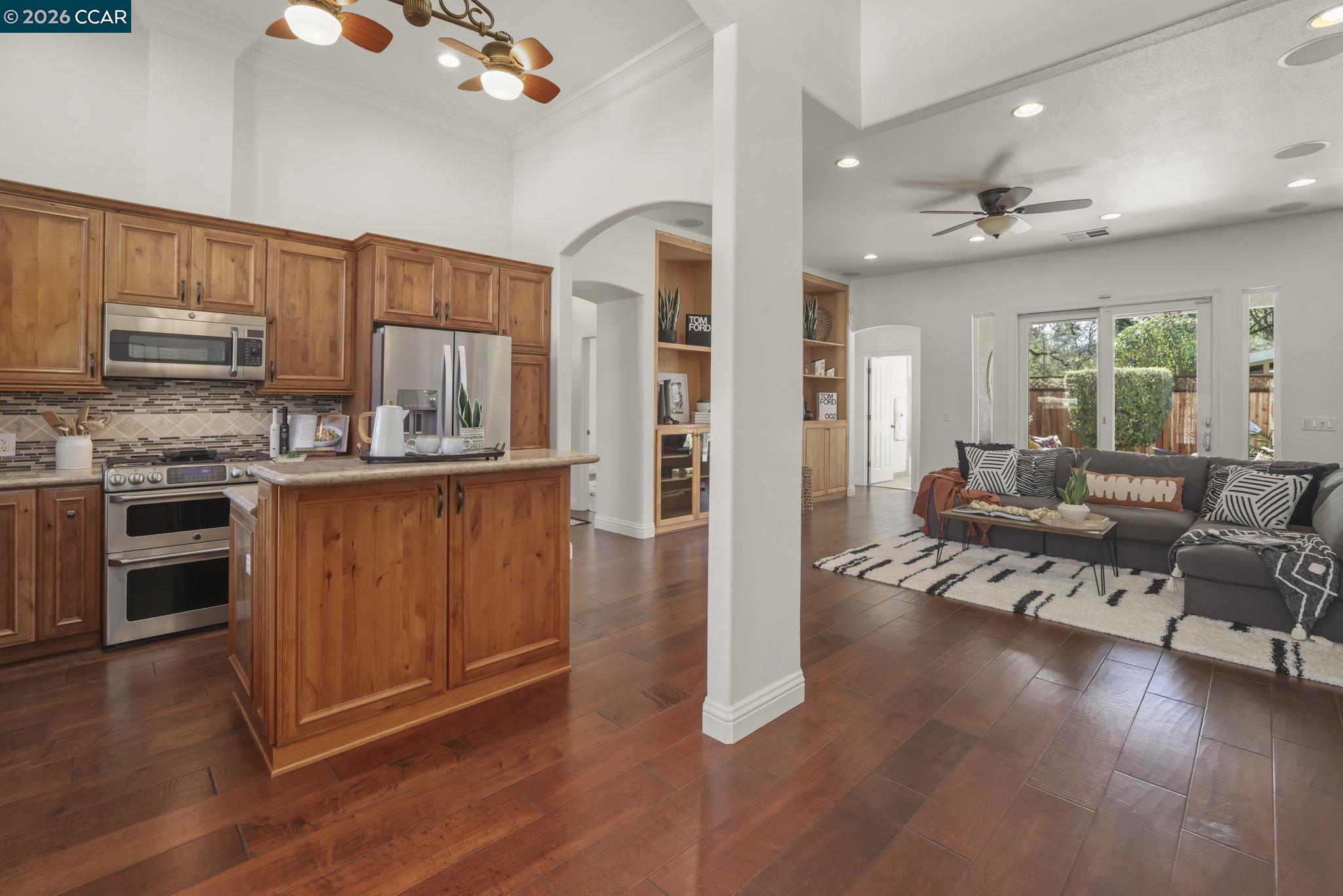 Detail Gallery Image 7 of 41 For 640 Brackman Lane, Martinez,  CA 94553-4416 - 4 Beds | 3 Baths