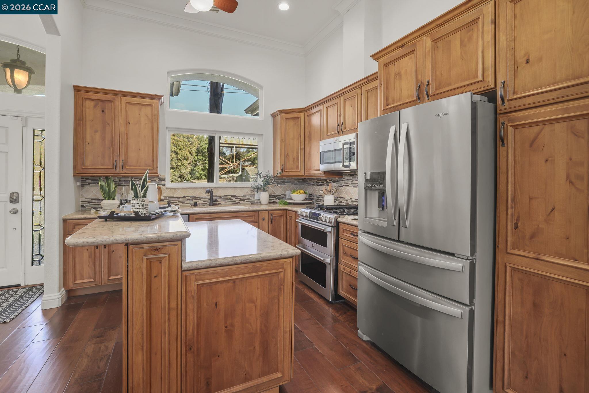 Detail Gallery Image 8 of 40 For 640 Brackman Lane, Martinez,  CA 94553-4416 - 4 Beds | 3 Baths