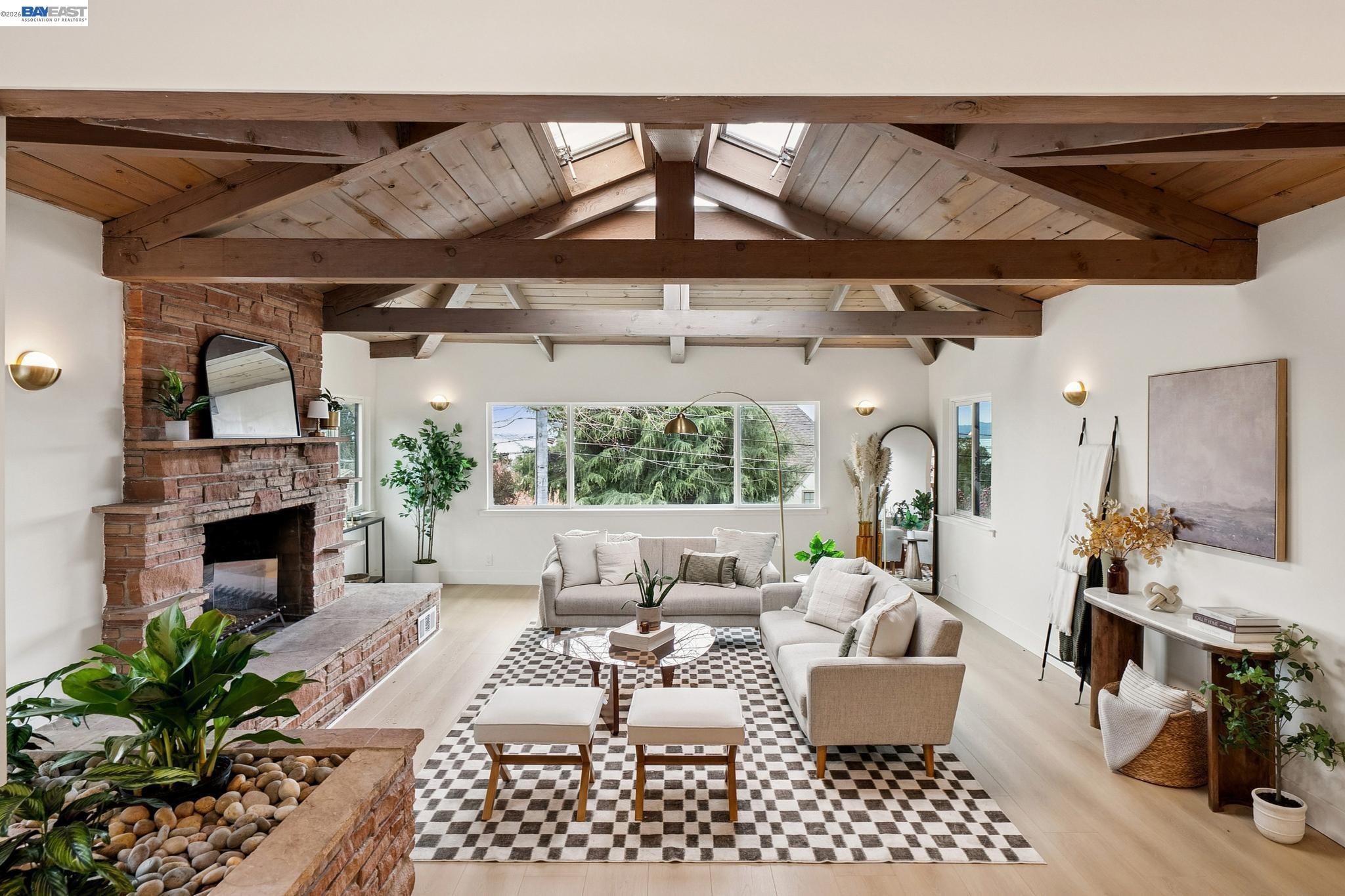 Detail Gallery Image 2 of 56 For 201 Amherst Ave, Kensington,  CA 94708 - 4 Beds | 2/1 Baths