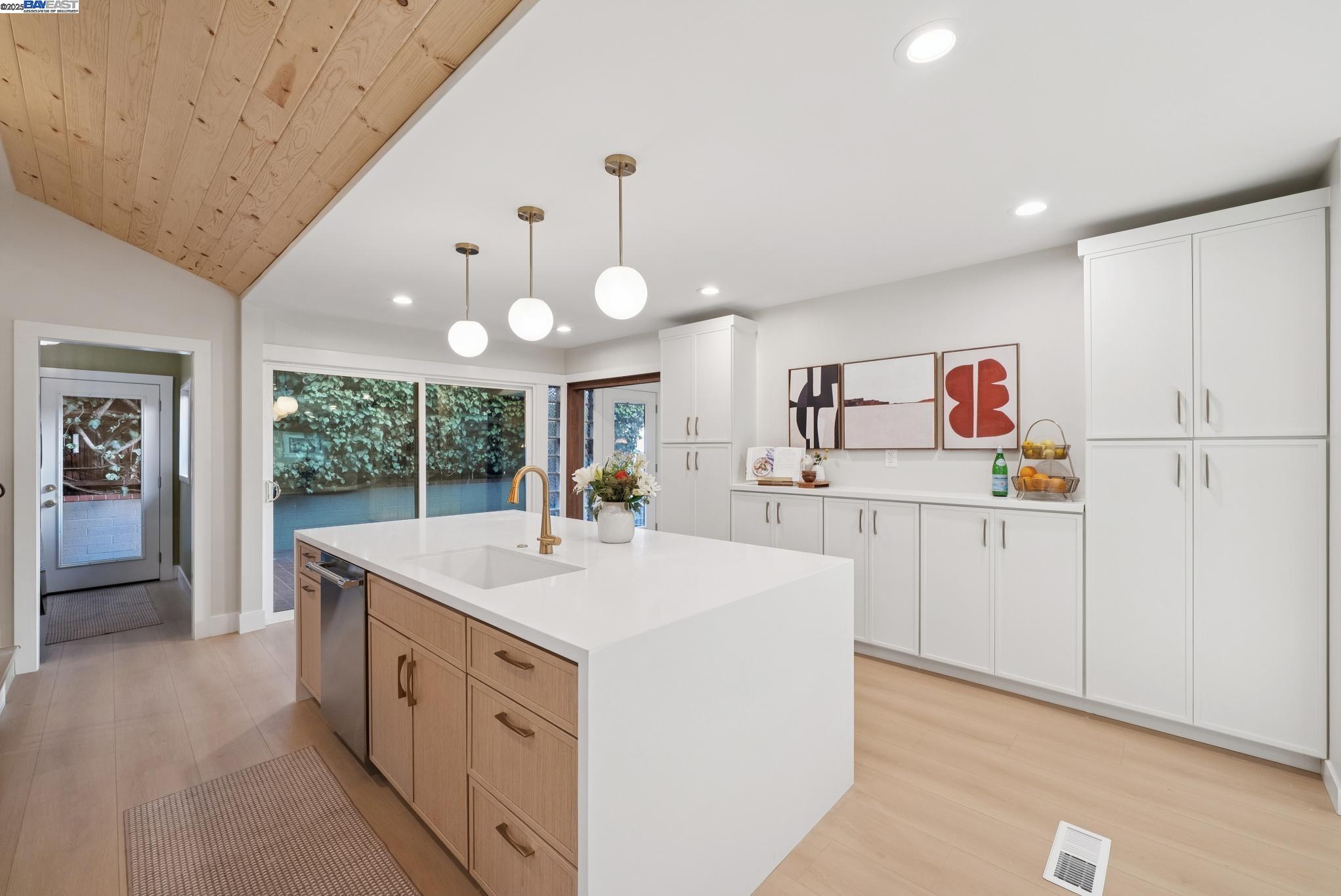 Detail Gallery Image 12 of 56 For 201 Amherst Ave, Kensington,  CA 94708 - 4 Beds | 2/1 Baths