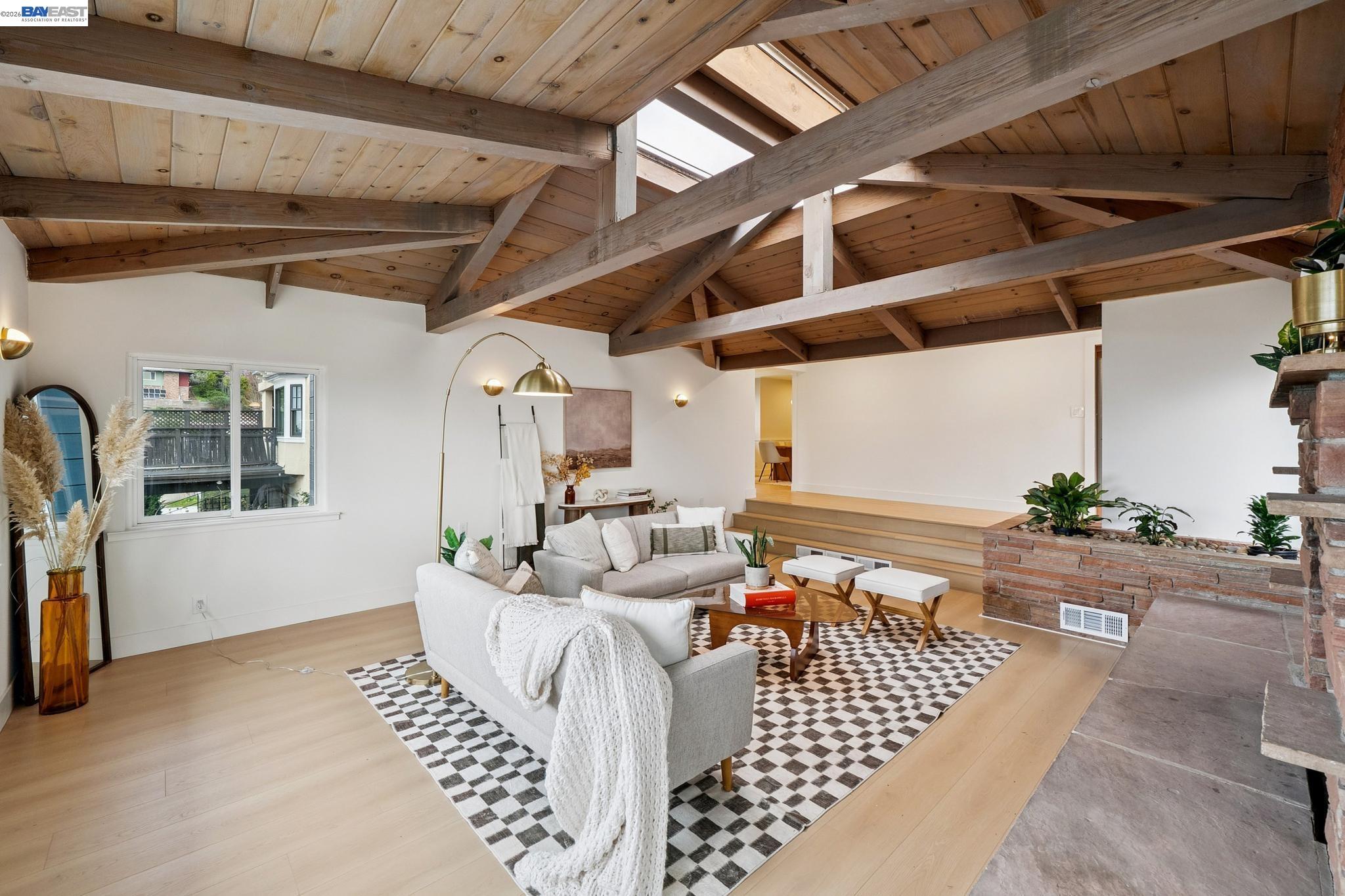 Detail Gallery Image 5 of 56 For 201 Amherst Ave, Kensington,  CA 94708 - 4 Beds | 2/1 Baths