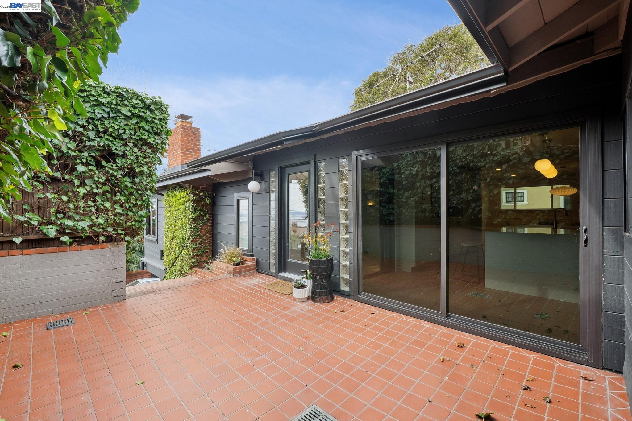 Detail Gallery Image 46 of 56 For 201 Amherst Ave, Kensington,  CA 94708 - 4 Beds | 2/1 Baths