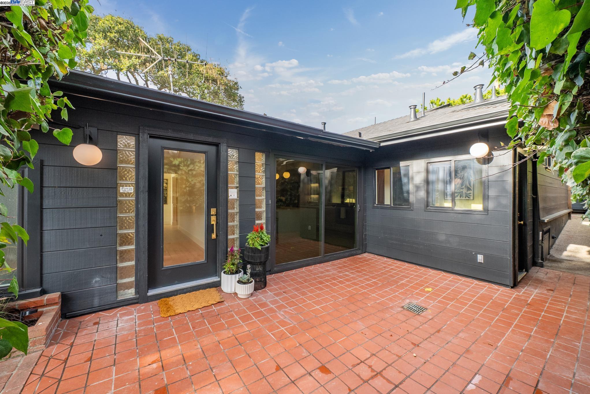 Detail Gallery Image 47 of 56 For 201 Amherst Ave, Kensington,  CA 94708 - 4 Beds | 2/1 Baths