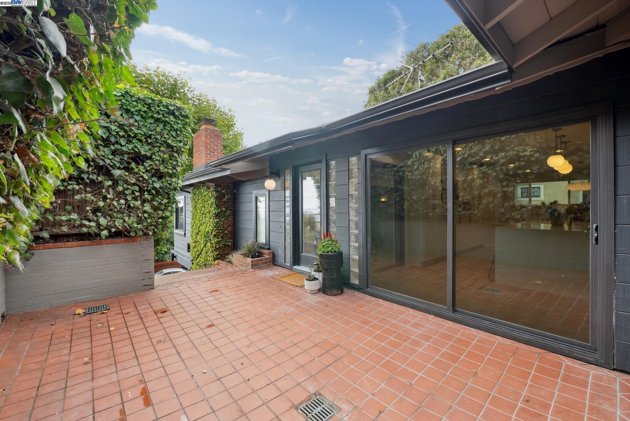 Detail Gallery Image 48 of 56 For 201 Amherst Ave, Kensington,  CA 94708 - 4 Beds | 2/1 Baths