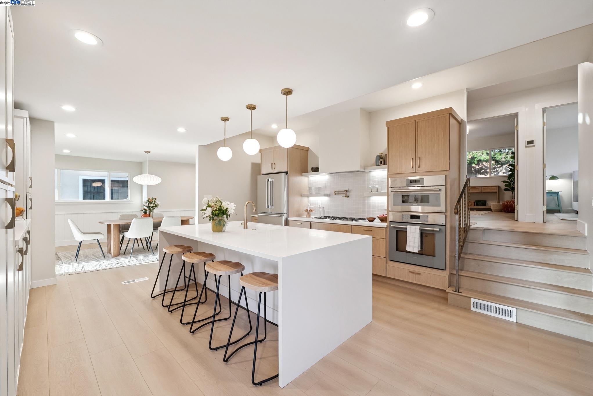 Detail Gallery Image 7 of 56 For 201 Amherst Ave, Kensington,  CA 94708 - 4 Beds | 2/1 Baths