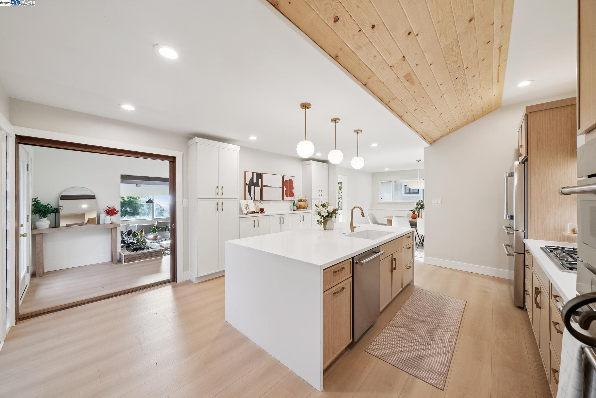 Detail Gallery Image 9 of 56 For 201 Amherst Ave, Kensington,  CA 94708 - 4 Beds | 2/1 Baths