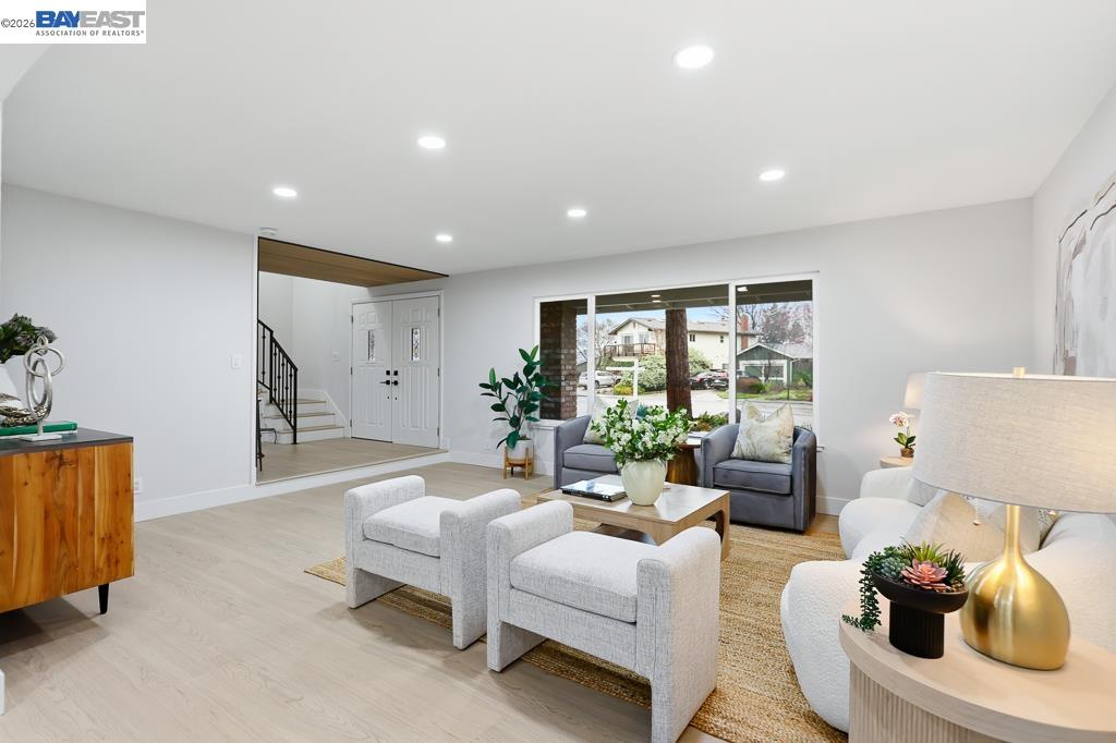 Detail Gallery Image 11 of 60 For 74 Hazelnut Ct, San Ramon,  CA 94583 - 5 Beds | 3/1 Baths