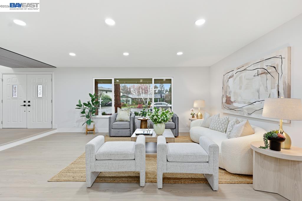 Detail Gallery Image 9 of 60 For 74 Hazelnut Ct, San Ramon,  CA 94583 - 5 Beds | 3/1 Baths