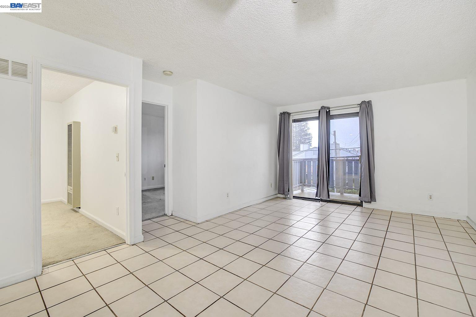 Photo #4: 41124610 Listing: Photo #4