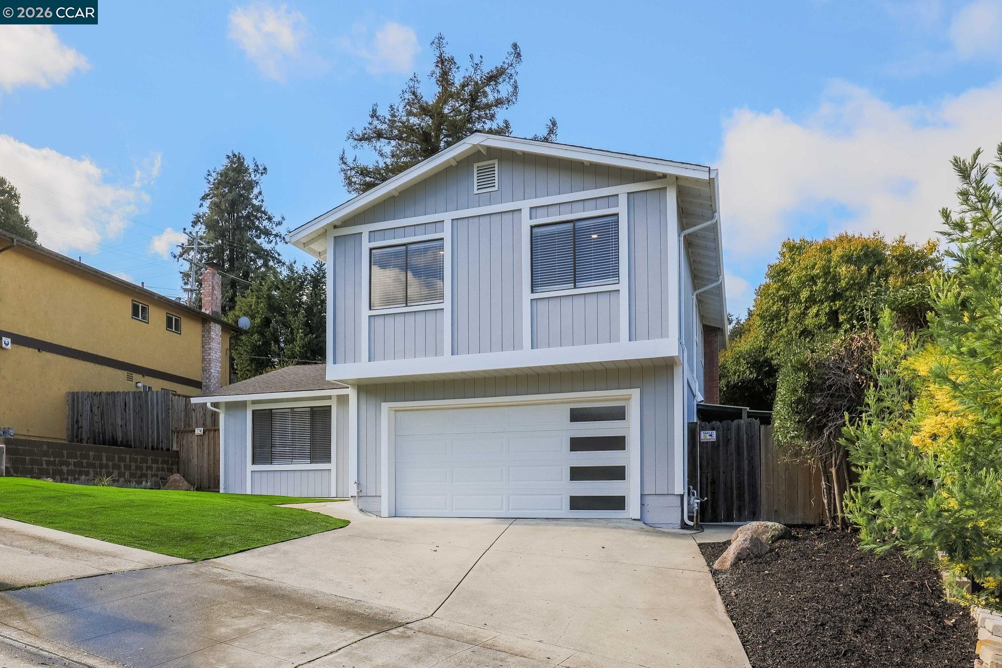 Detail Gallery Image 2 of 32 For 2185 Greenridge Dr, Richmond,  CA 94803 - 4 Beds | 2/1 Baths