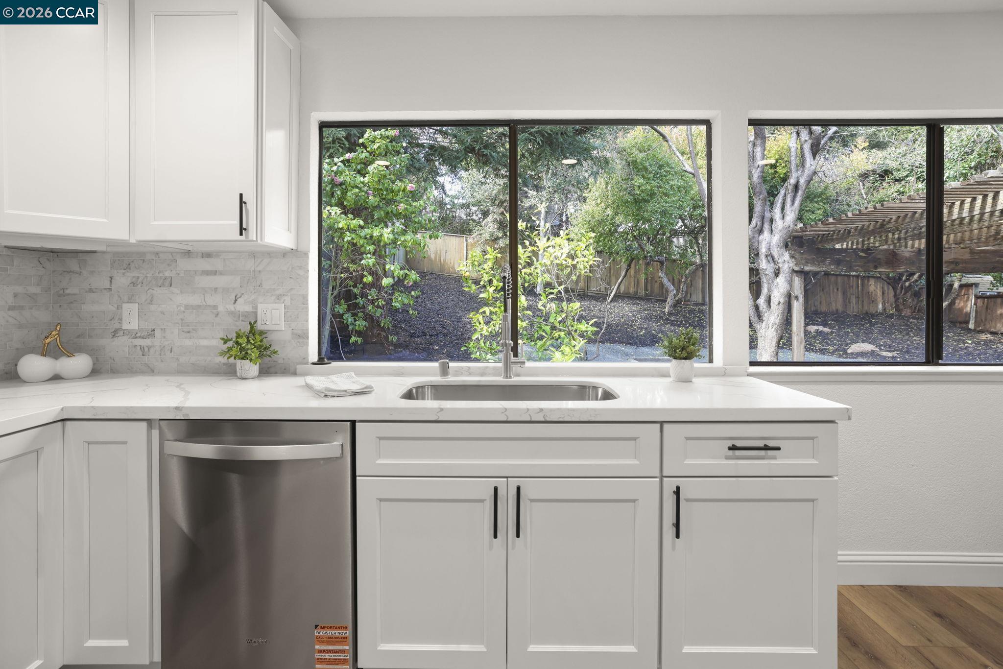 Detail Gallery Image 12 of 32 For 2185 Greenridge Dr, Richmond,  CA 94803 - 4 Beds | 2/1 Baths