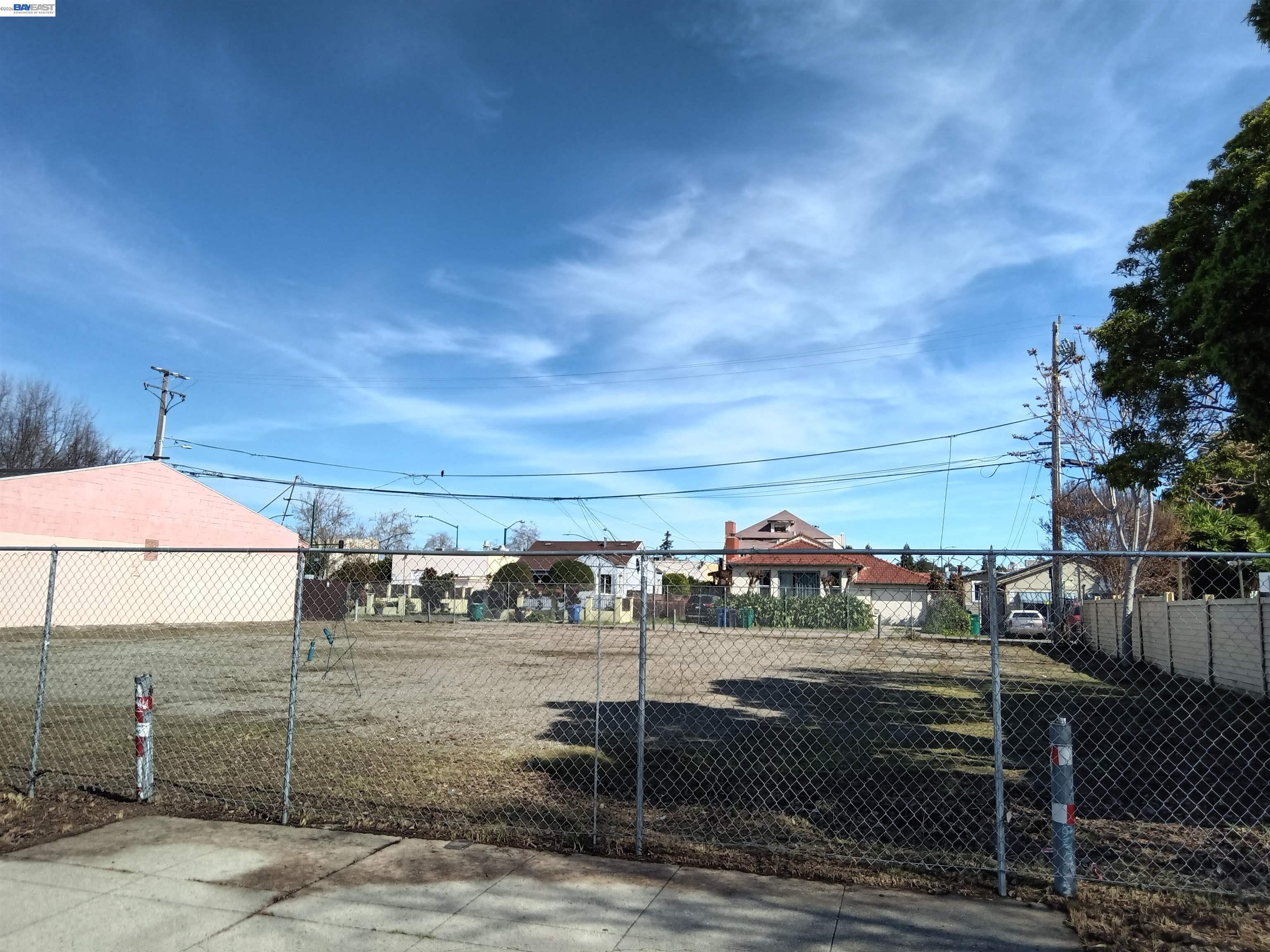 Detail Gallery Image 4 of 8 For 22836 Watkins St, Hayward,  CA 94541 - – Beds | – Baths