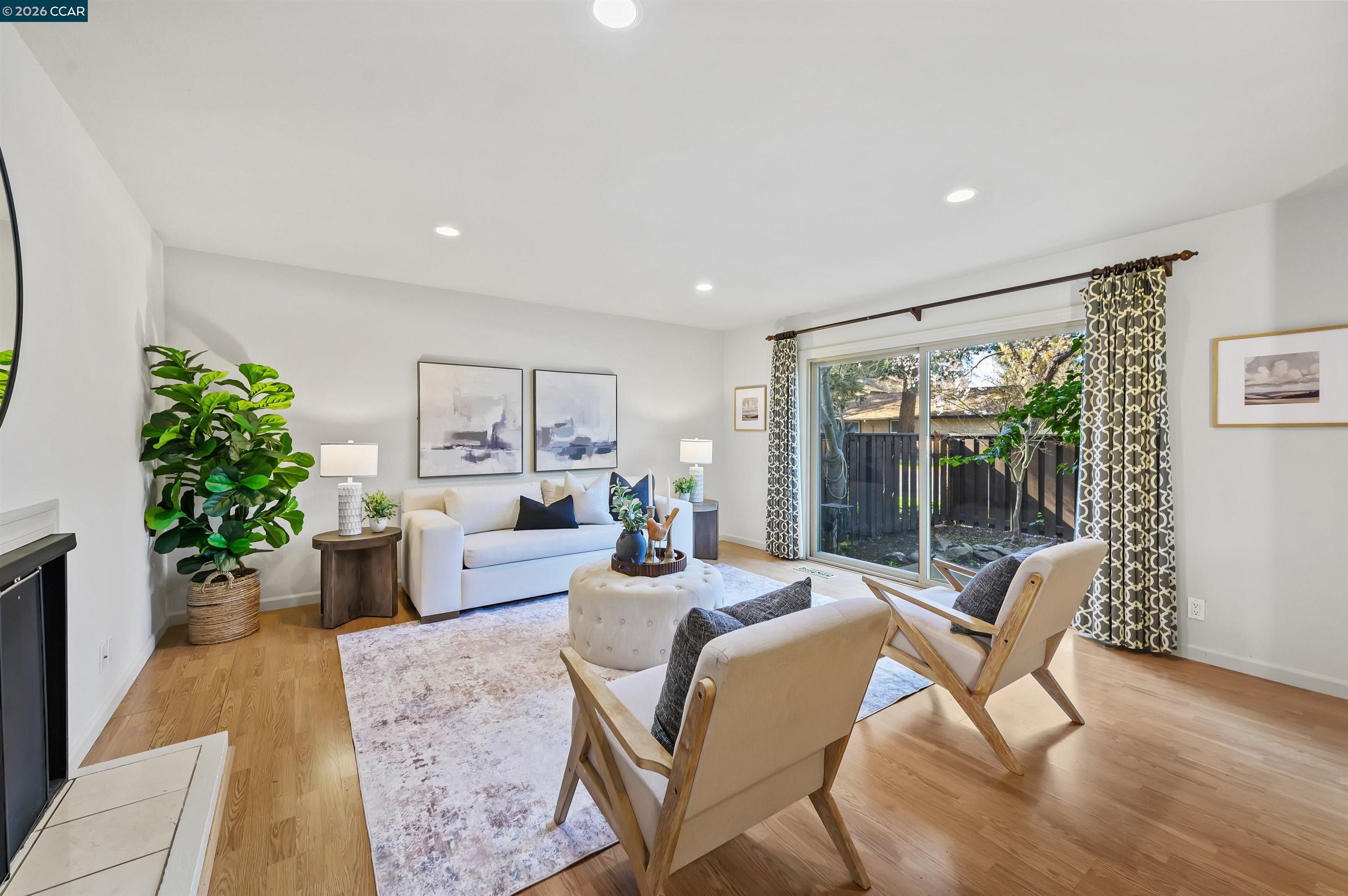 Photo #3: 41124616 Listing: Photo #3