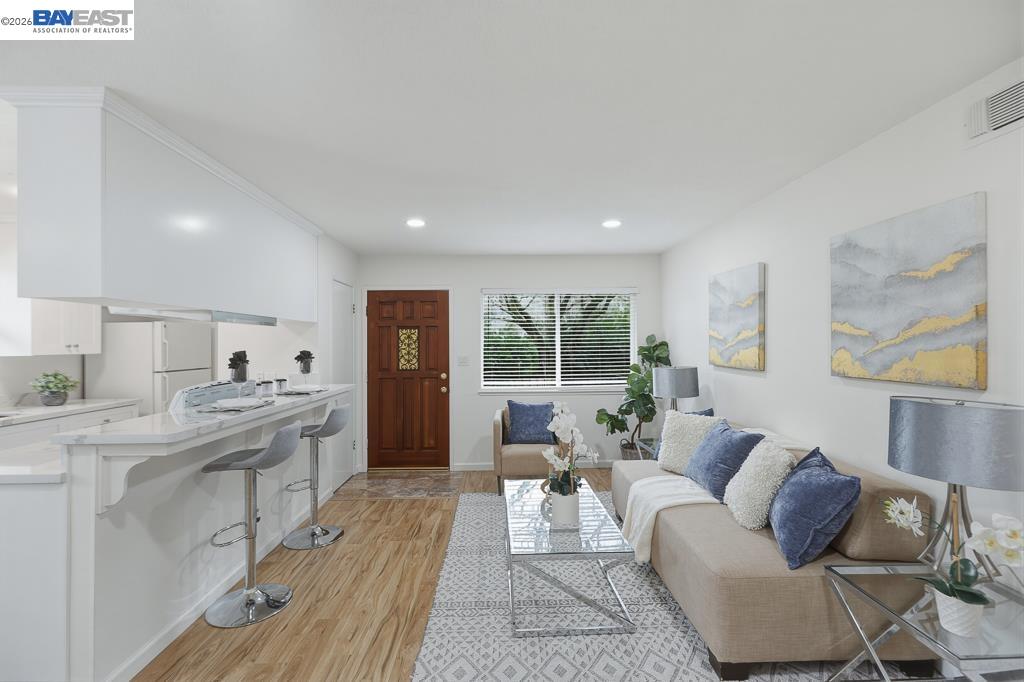 Detail Gallery Image 4 of 36 For 2204 Segundo Ct #4,  Pleasanton,  CA 94588 - 2 Beds | 1 Baths