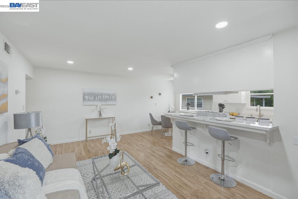 Detail Gallery Image 6 of 36 For 2204 Segundo Ct #4,  Pleasanton,  CA 94588 - 2 Beds | 1 Baths