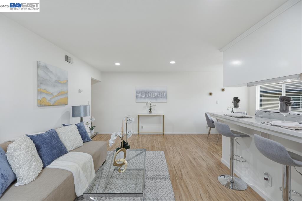 Detail Gallery Image 7 of 36 For 2204 Segundo Ct #4,  Pleasanton,  CA 94588 - 2 Beds | 1 Baths