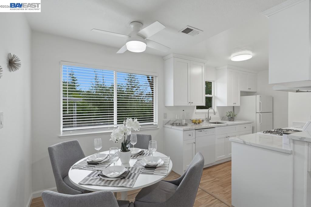 Detail Gallery Image 8 of 36 For 2204 Segundo Ct #4,  Pleasanton,  CA 94588 - 2 Beds | 1 Baths