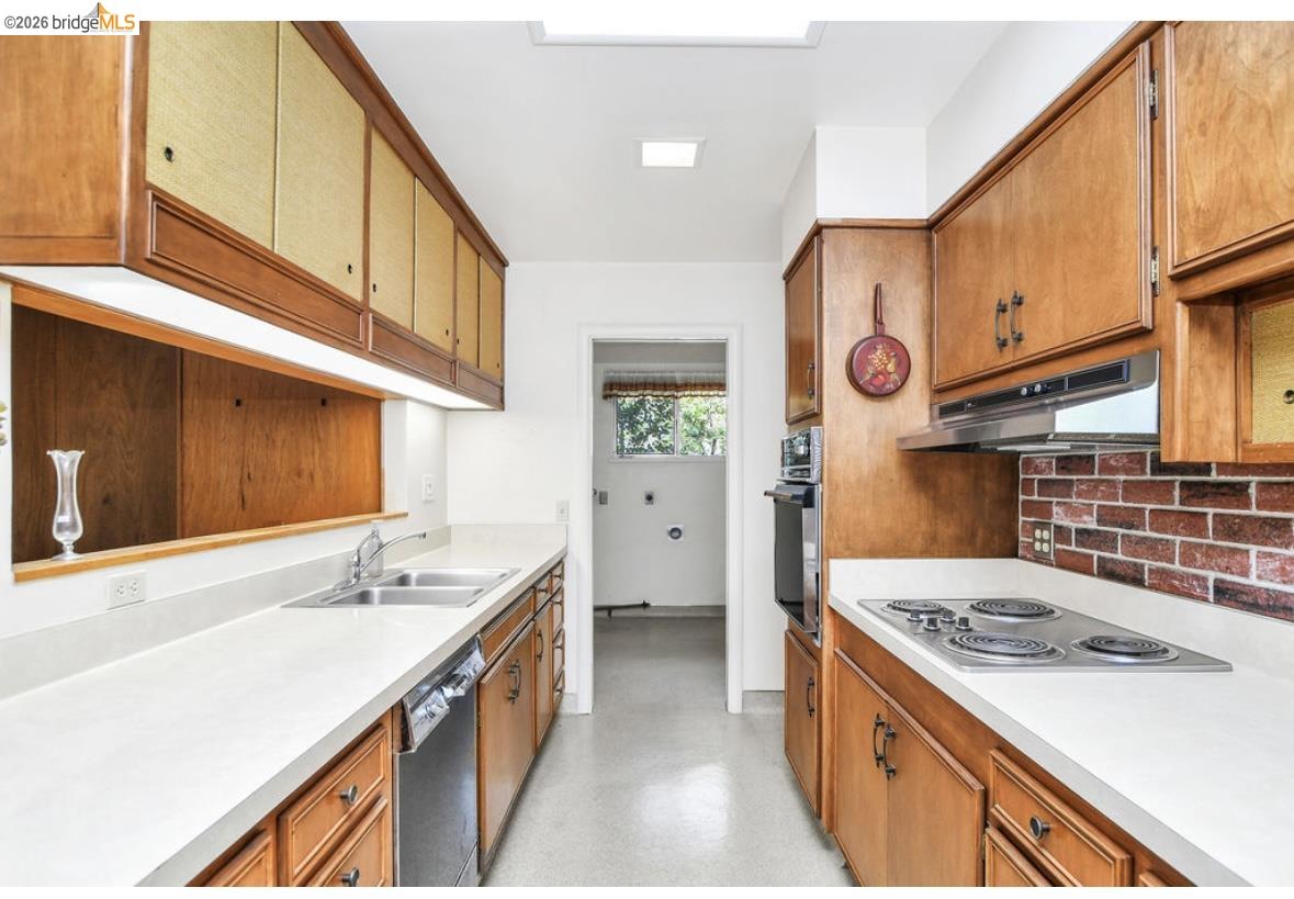 Detail Gallery Image 12 of 36 For 558 Lakewood Cir, Walnut Creek,  CA 94598 - 3 Beds | 2/1 Baths