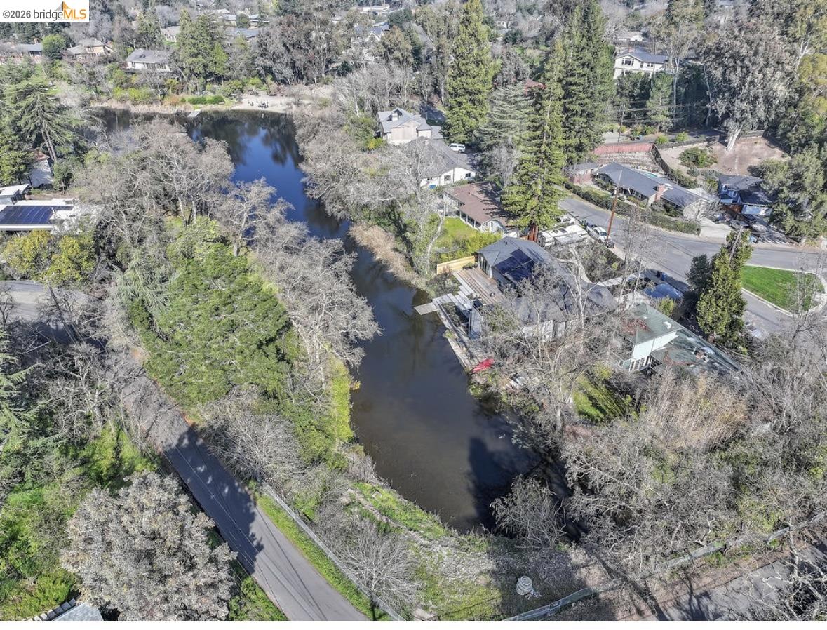 Detail Gallery Image 3 of 36 For 558 Lakewood Cir, Walnut Creek,  CA 94598 - 3 Beds | 2/1 Baths