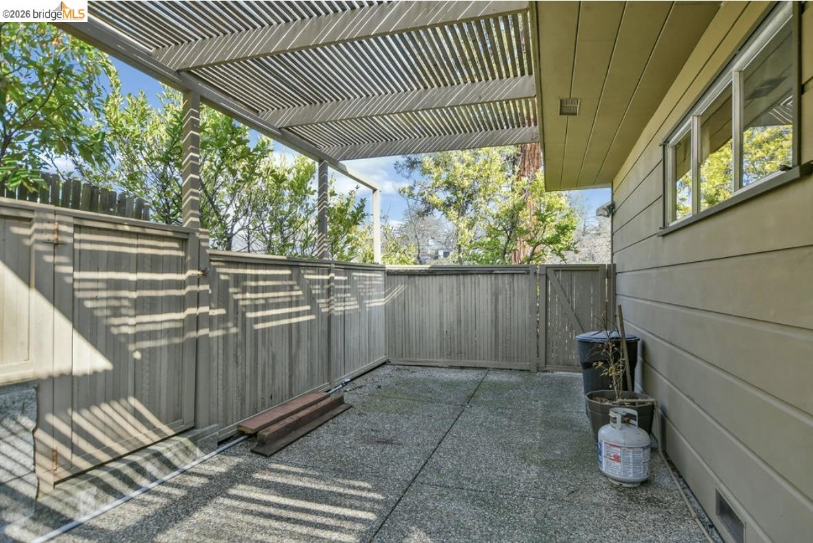 Detail Gallery Image 28 of 36 For 558 Lakewood Cir, Walnut Creek,  CA 94598 - 3 Beds | 2/1 Baths