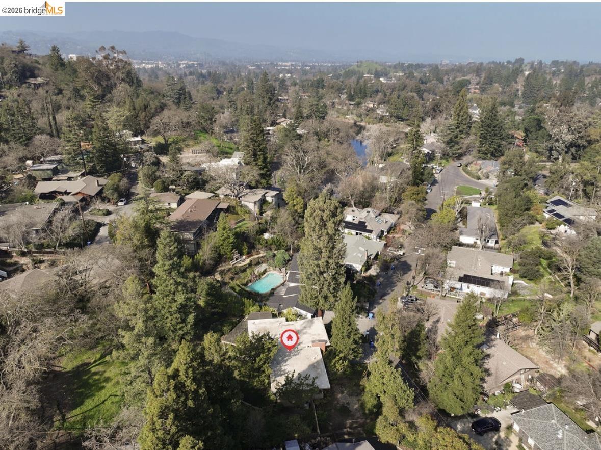 Detail Gallery Image 4 of 36 For 558 Lakewood Cir, Walnut Creek,  CA 94598 - 3 Beds | 2/1 Baths